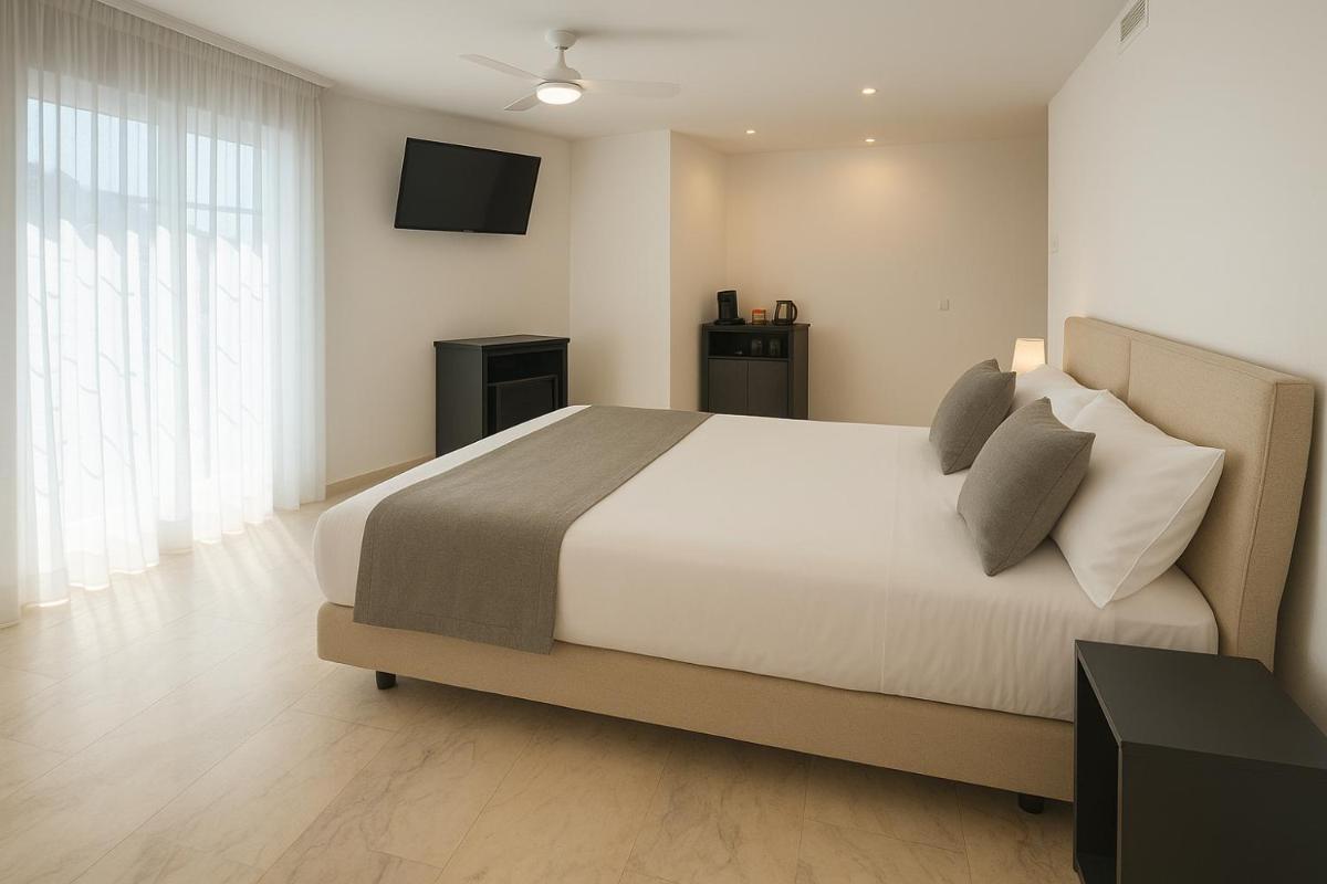 Hotel Molinillos - Housity