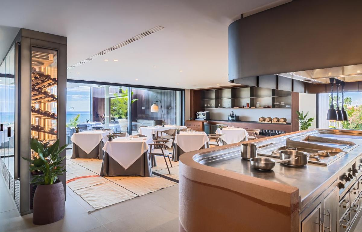 Una cocina o zona de cocina en Royal Hideaway Corales Villas