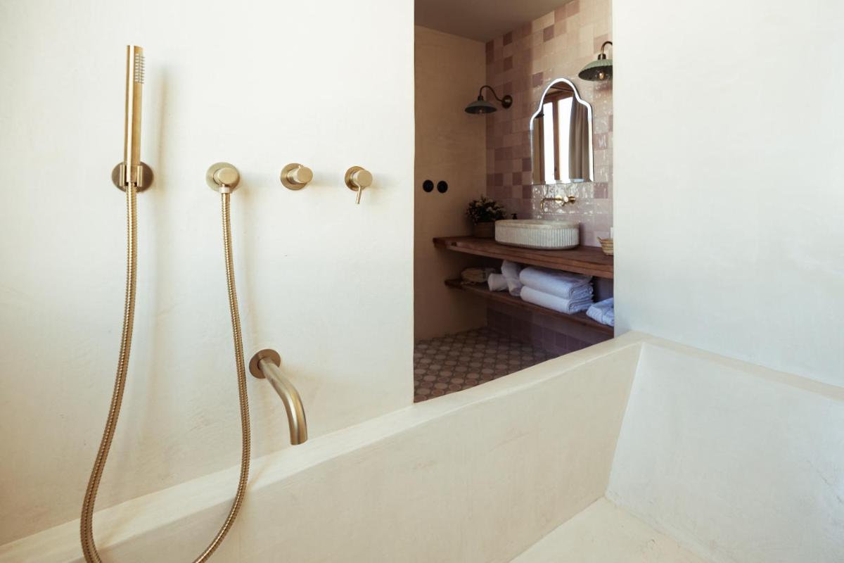 Un baño de Nomad Hotel & Spa Altea