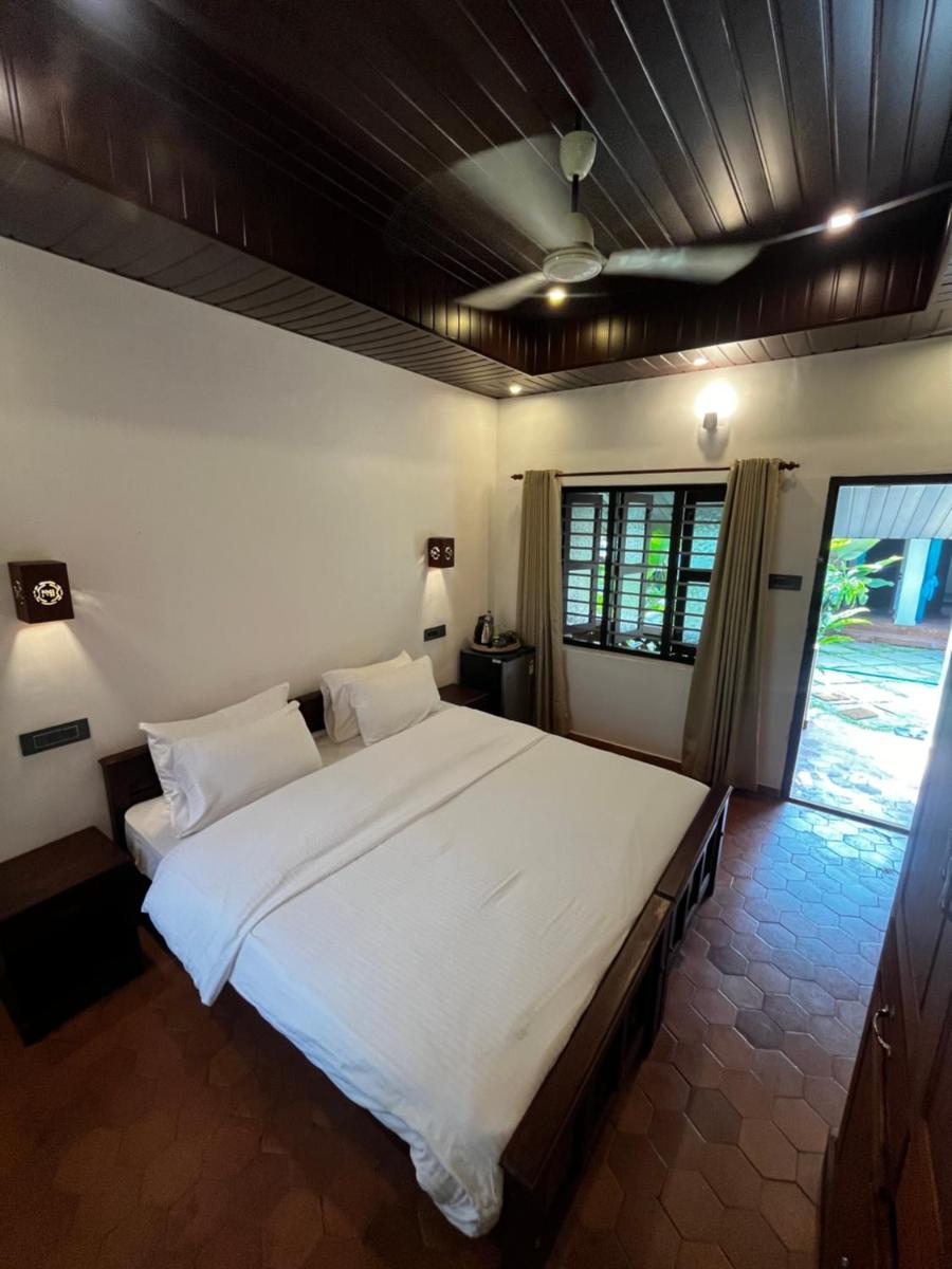Hotel Holiday Home - Housity
