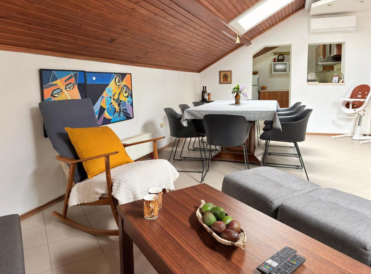 Corner house apartment - Housity