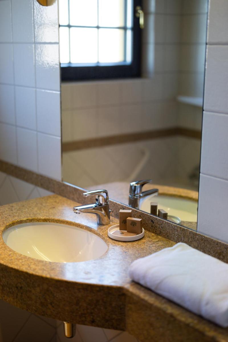 Salle de bains dans l'établissement Hôtel Arnold