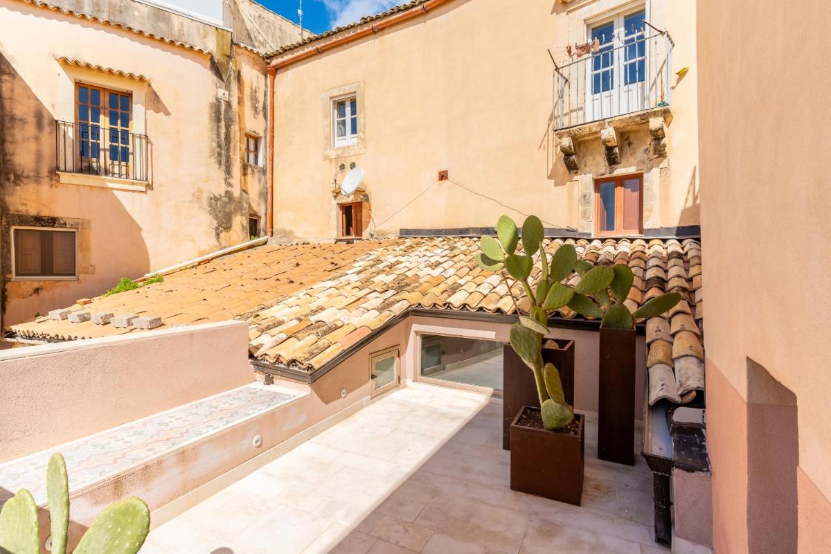 Charming Nest with Terrace by Wonderful Italy - Housity