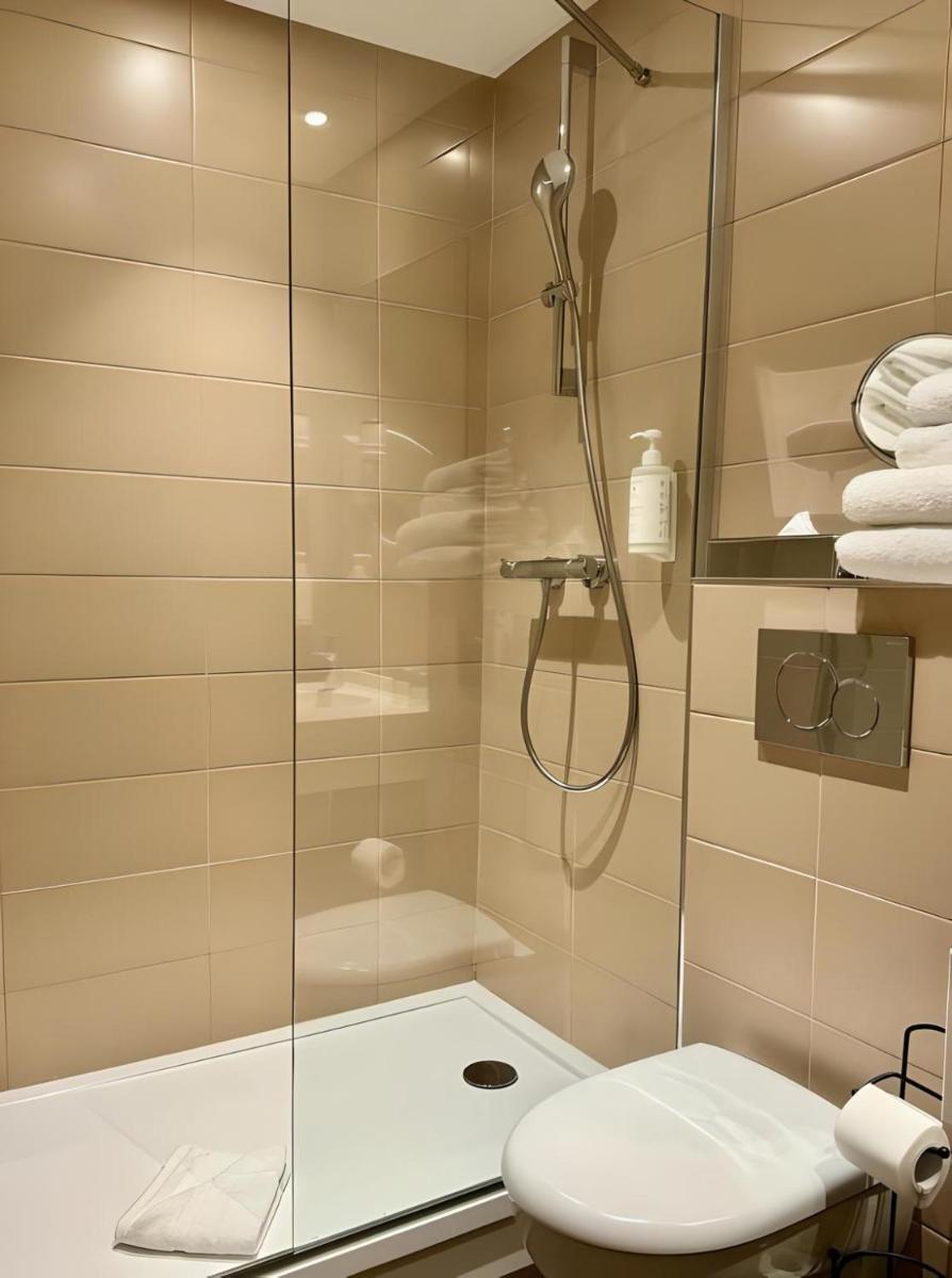 Hotel Lilas Blanc - Housity
