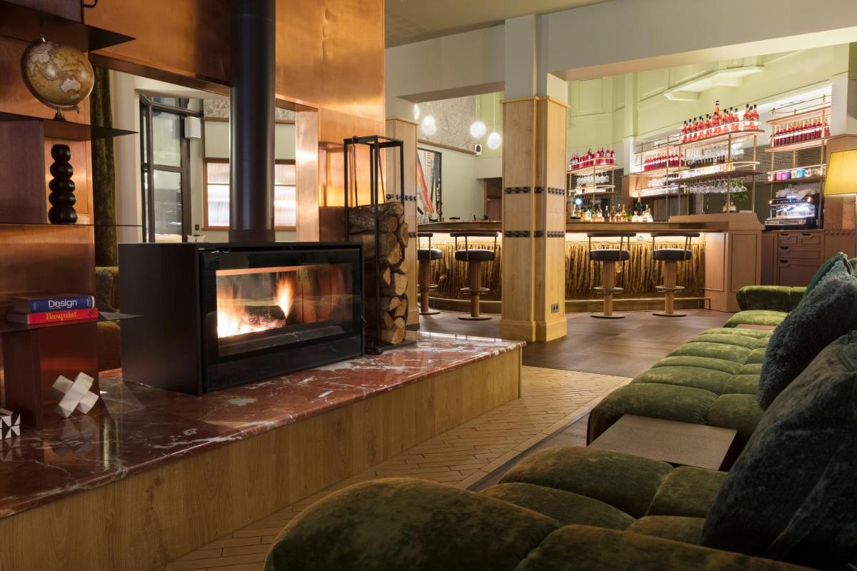 Coin salon dans l'établissement Hôtel Les Aiglons Chamonix