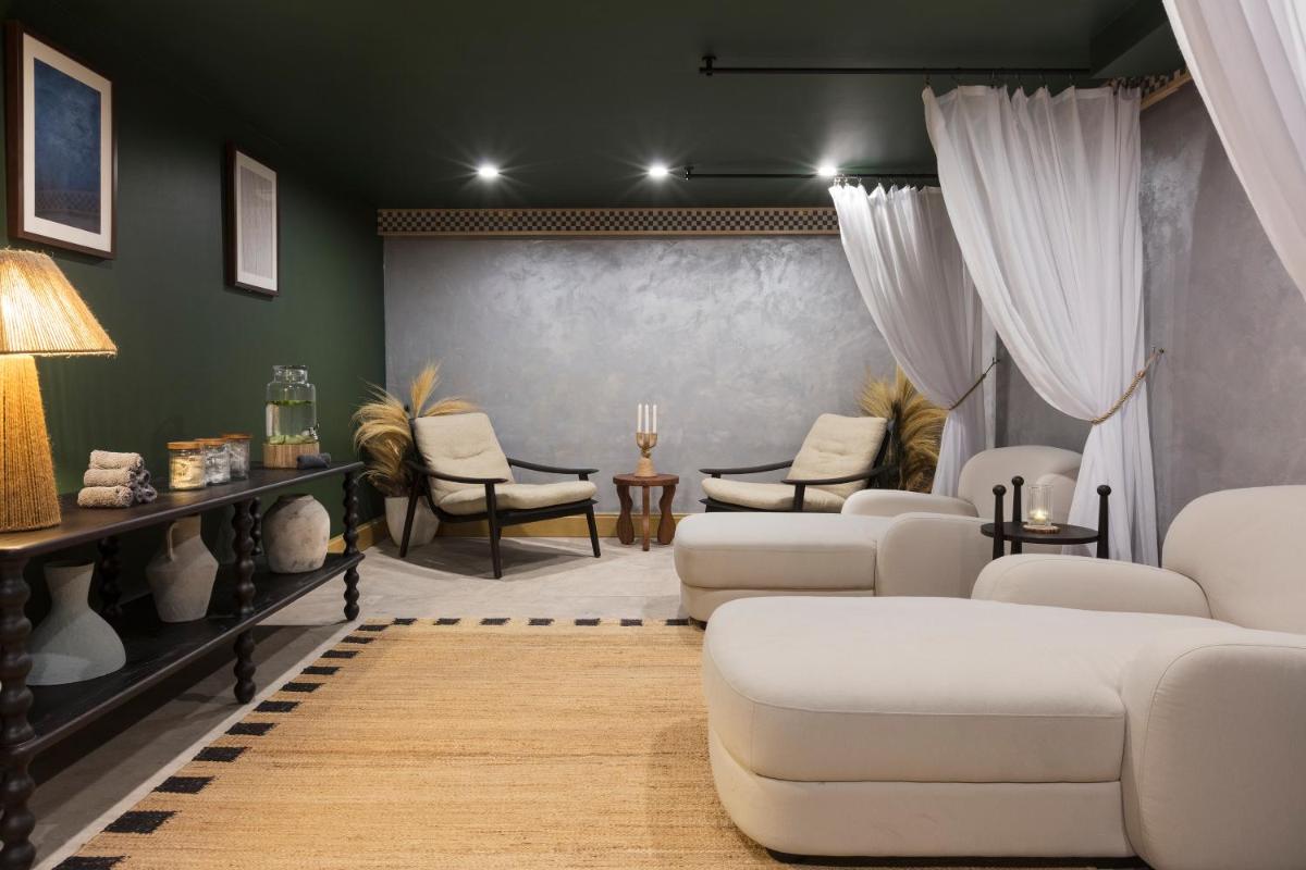 Coin salon dans l'établissement Hôtel Les Aiglons Chamonix