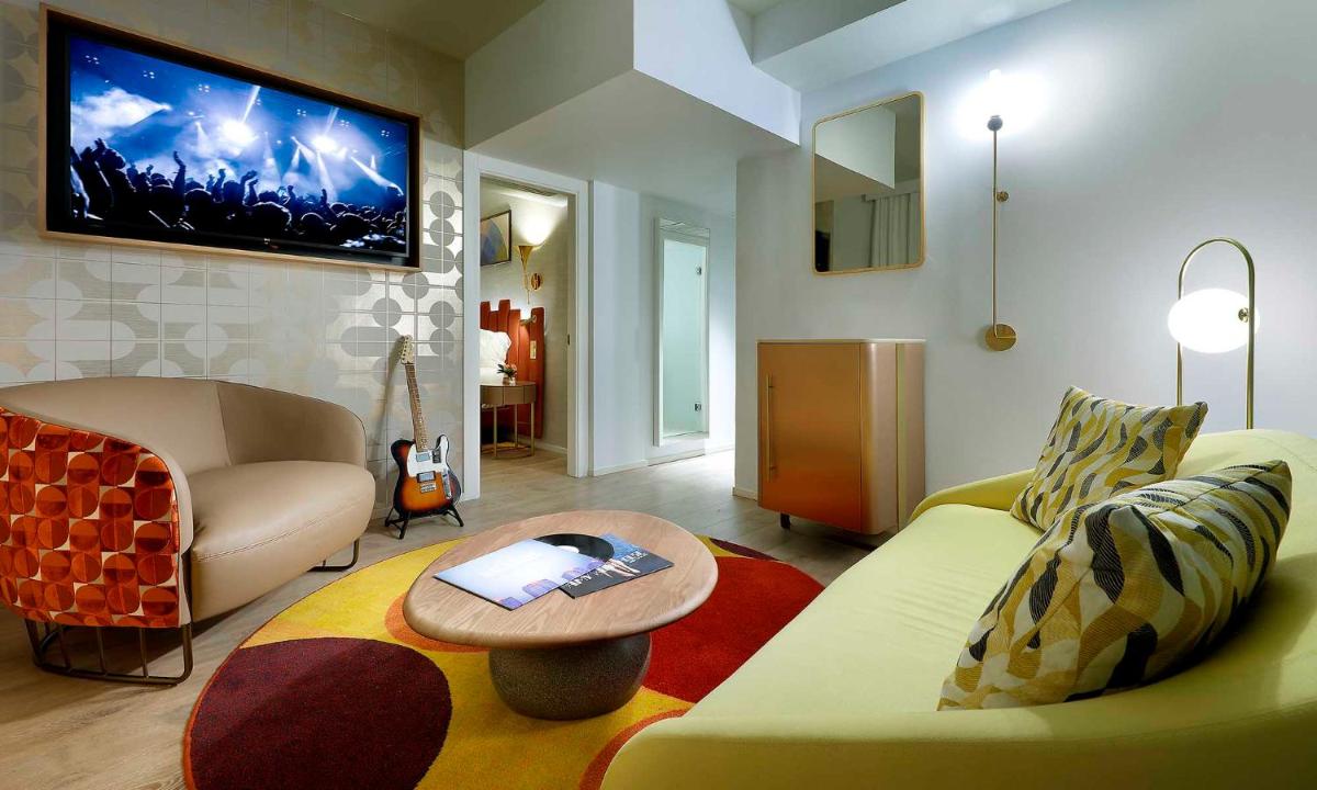 Zona de estar de Hard Rock Hotel Marbella - Puerto Banús