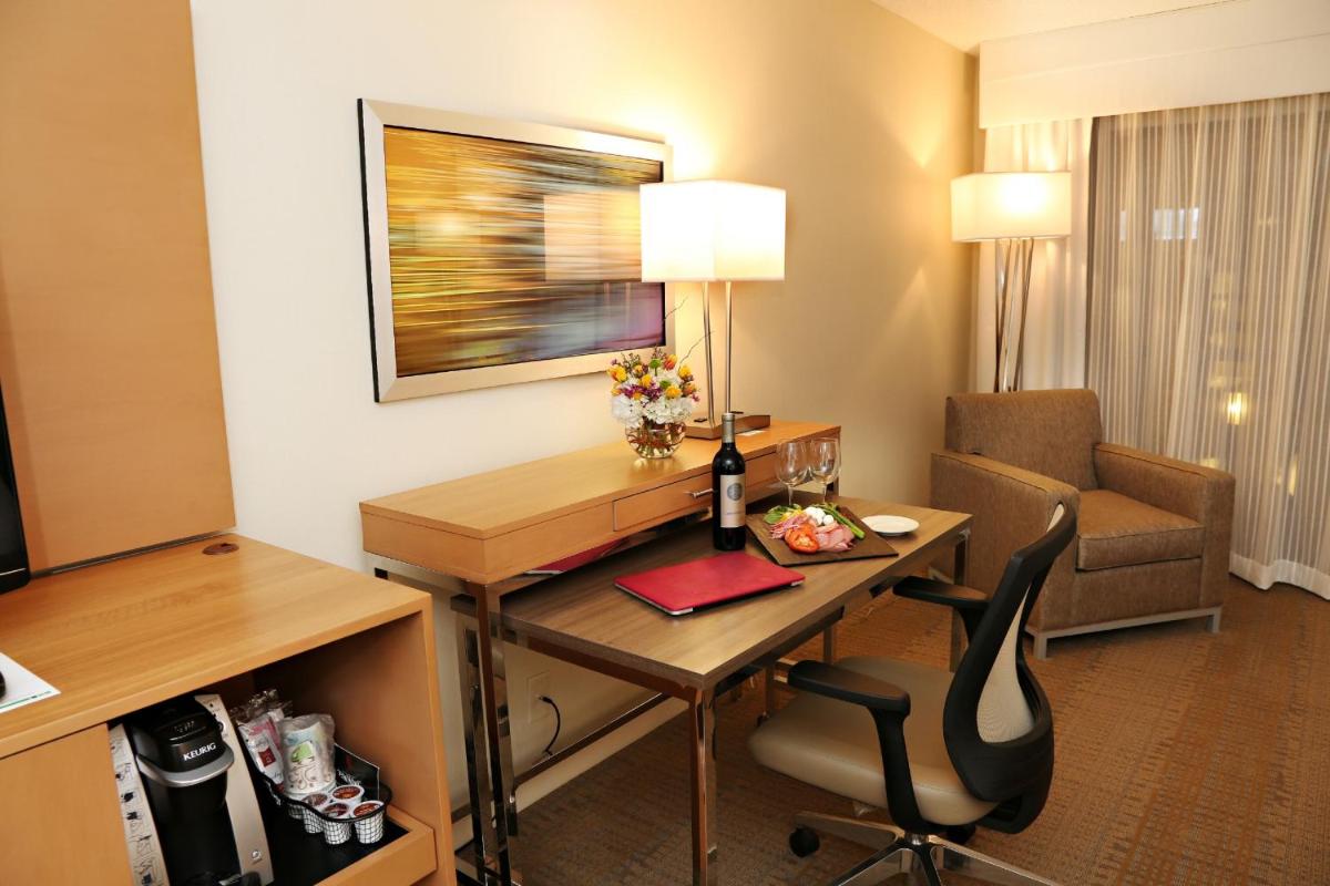 Suitetrails - enVision Hotel & Conference Center Mansfield-Foxboro