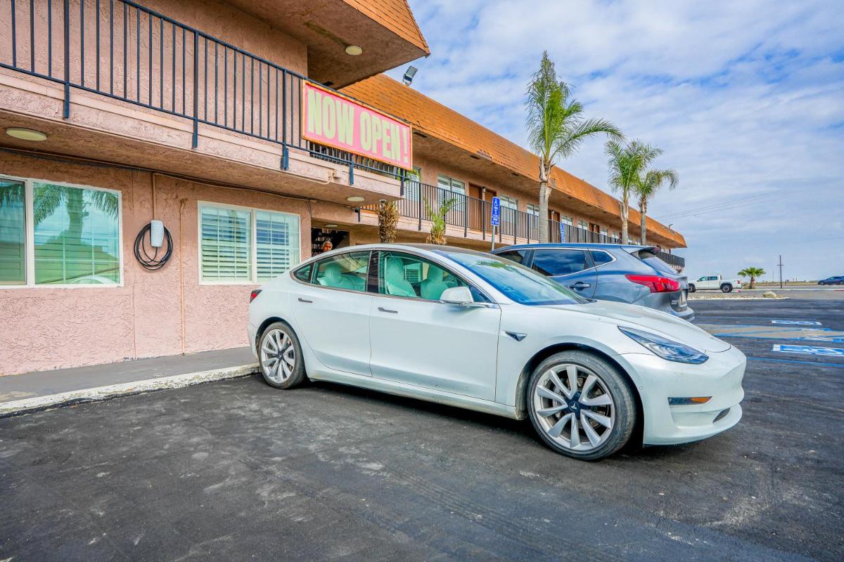 Economy Inn Buttonwillow Bakersfield I-5 - Housity