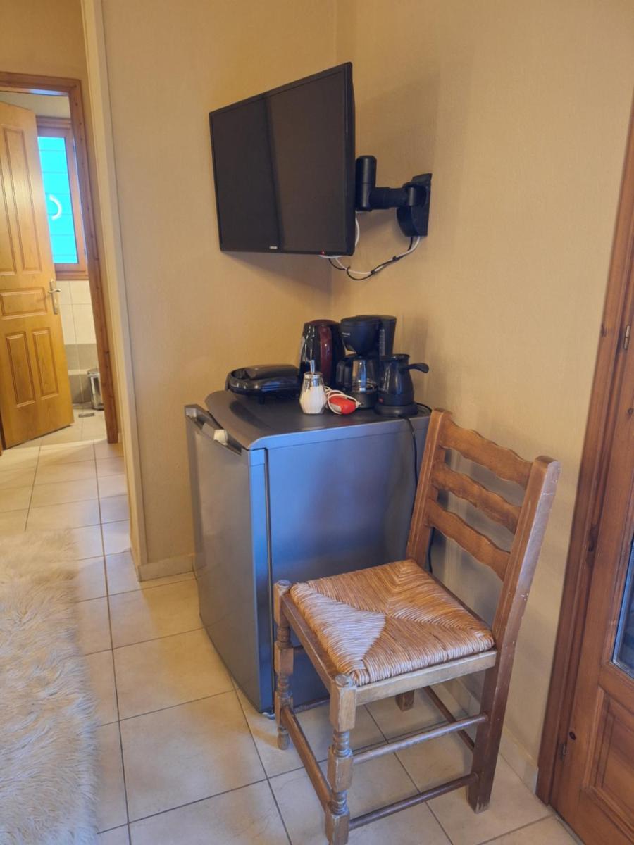 Skourgias Rooms - Housity