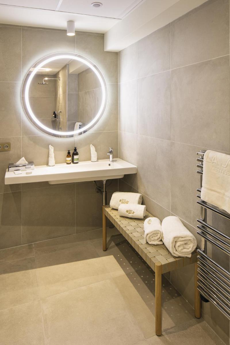 Salle de bains dans l'établissement Hôtel & Spa Villa Seren