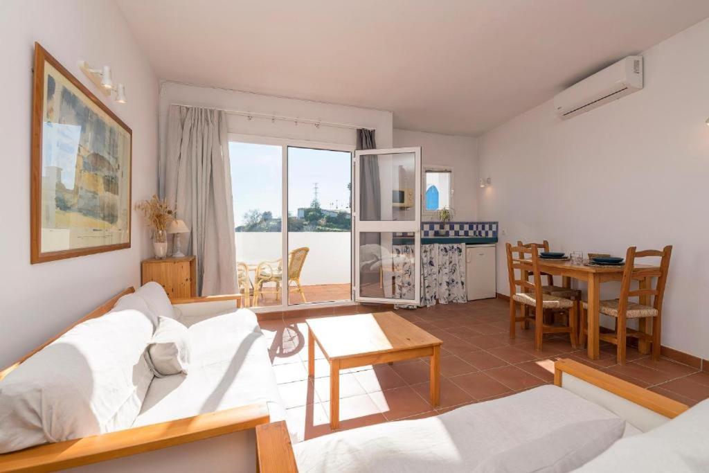 Apartamentos La Galbana con Piscina - Housity
