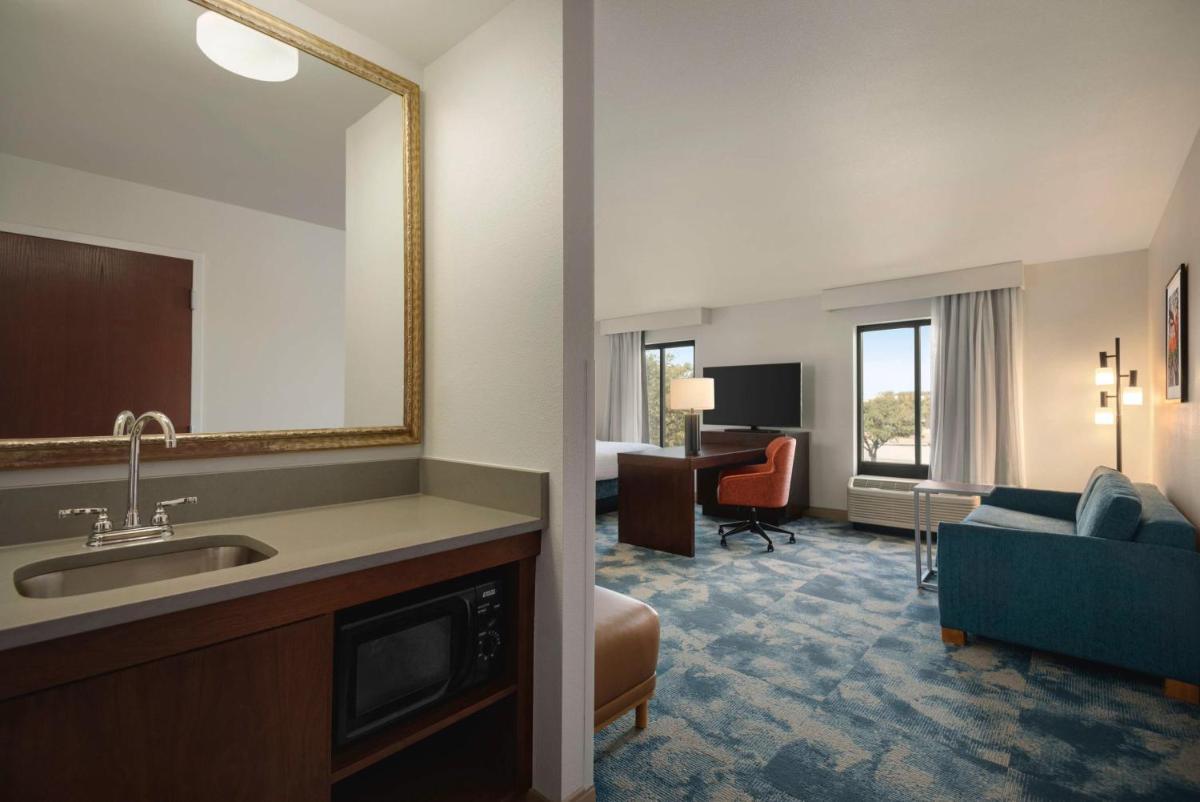Hampton Inn & Suites San Marcos - Housity