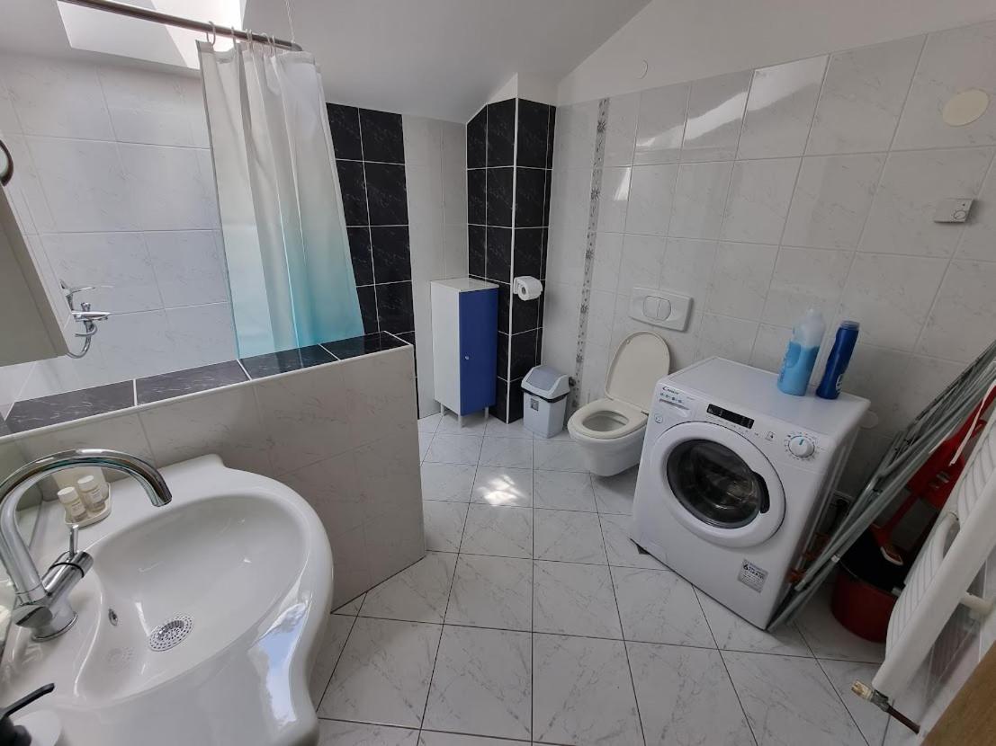 Apartma Patricija - big apartment for 6 - Housity