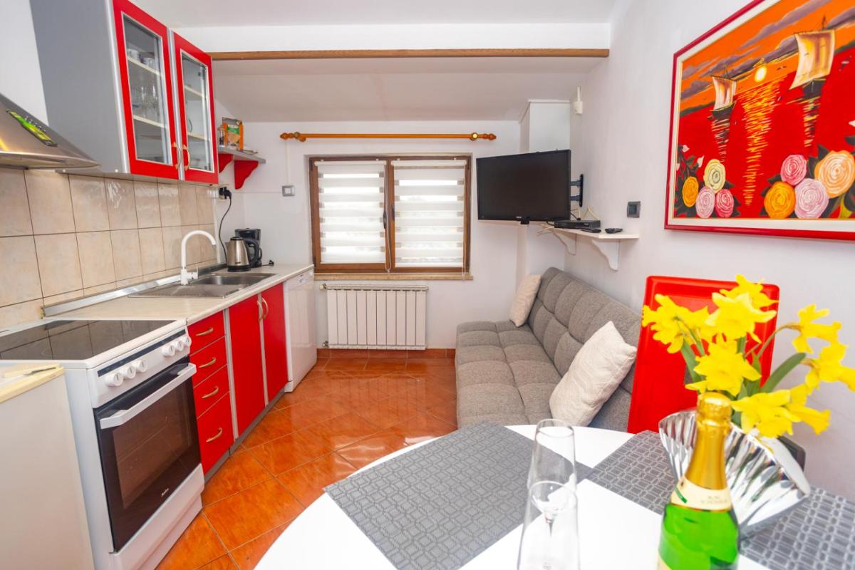 Apartments with Pool Villa Fjord - Housity