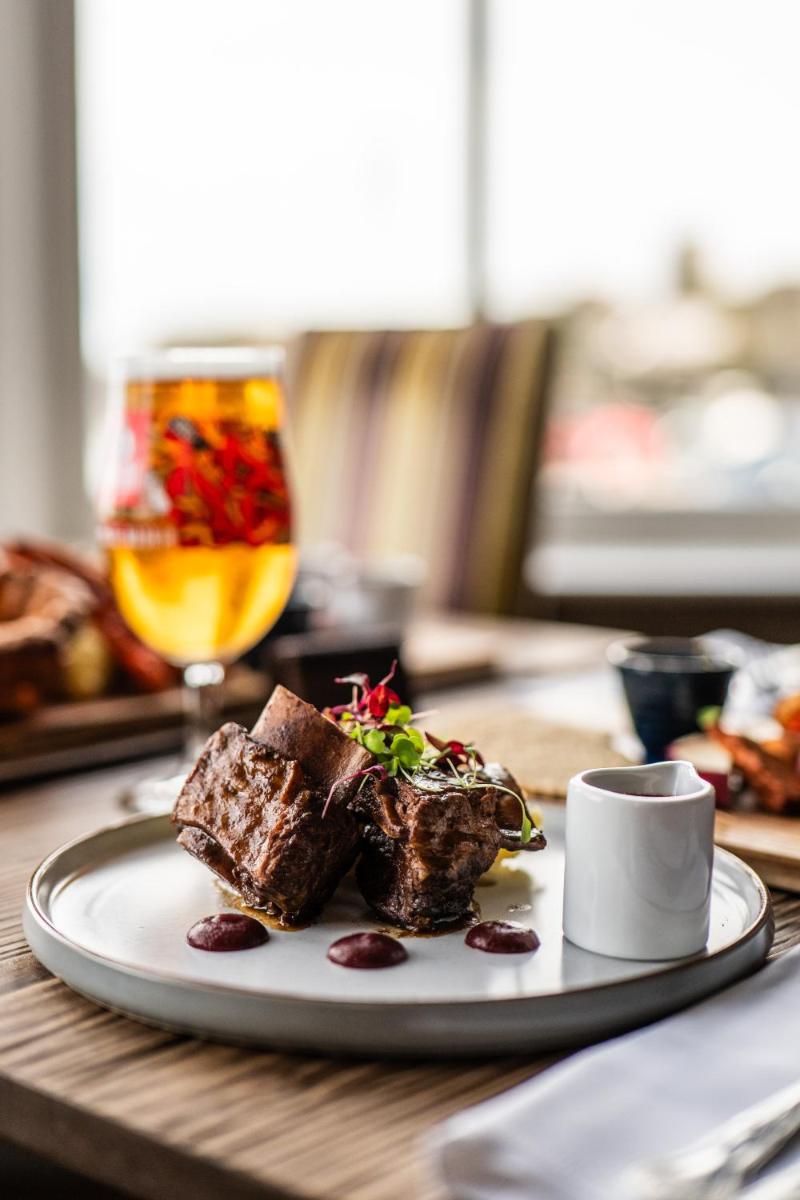 Delmont Hotel & View Restaurant - Housity