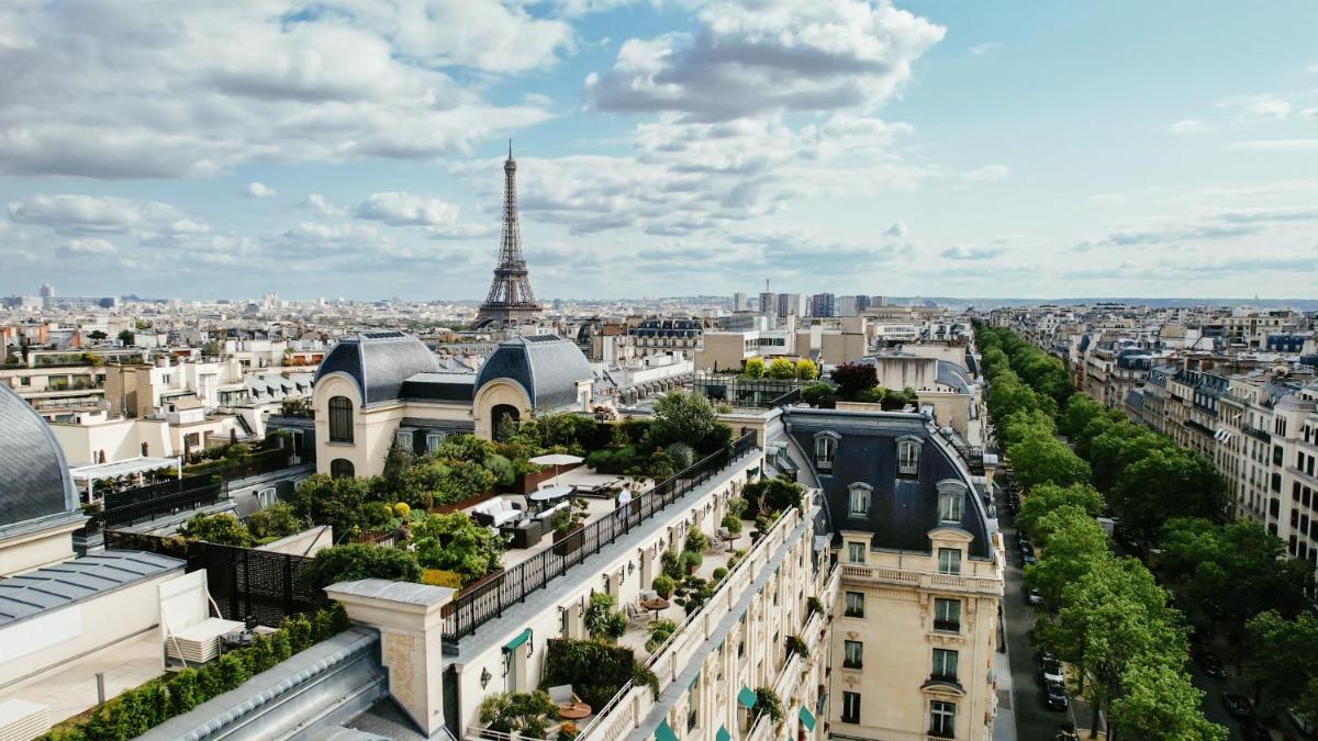 Vue générale sur Paris ou vue de la ville depuis l'hôtel