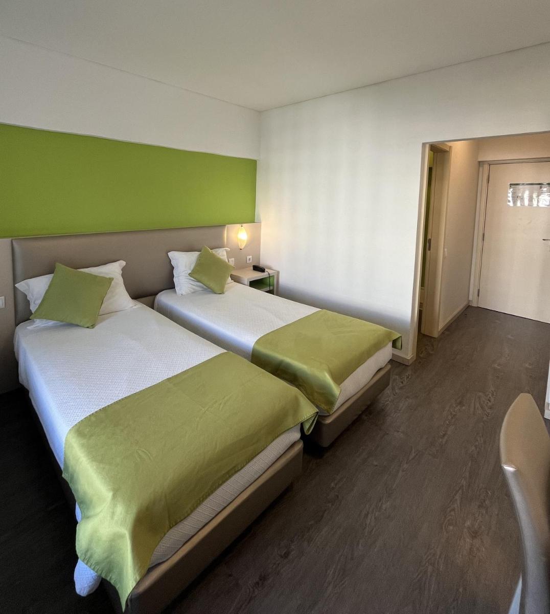 Uma cama ou camas num quarto em Hotel Navegadores