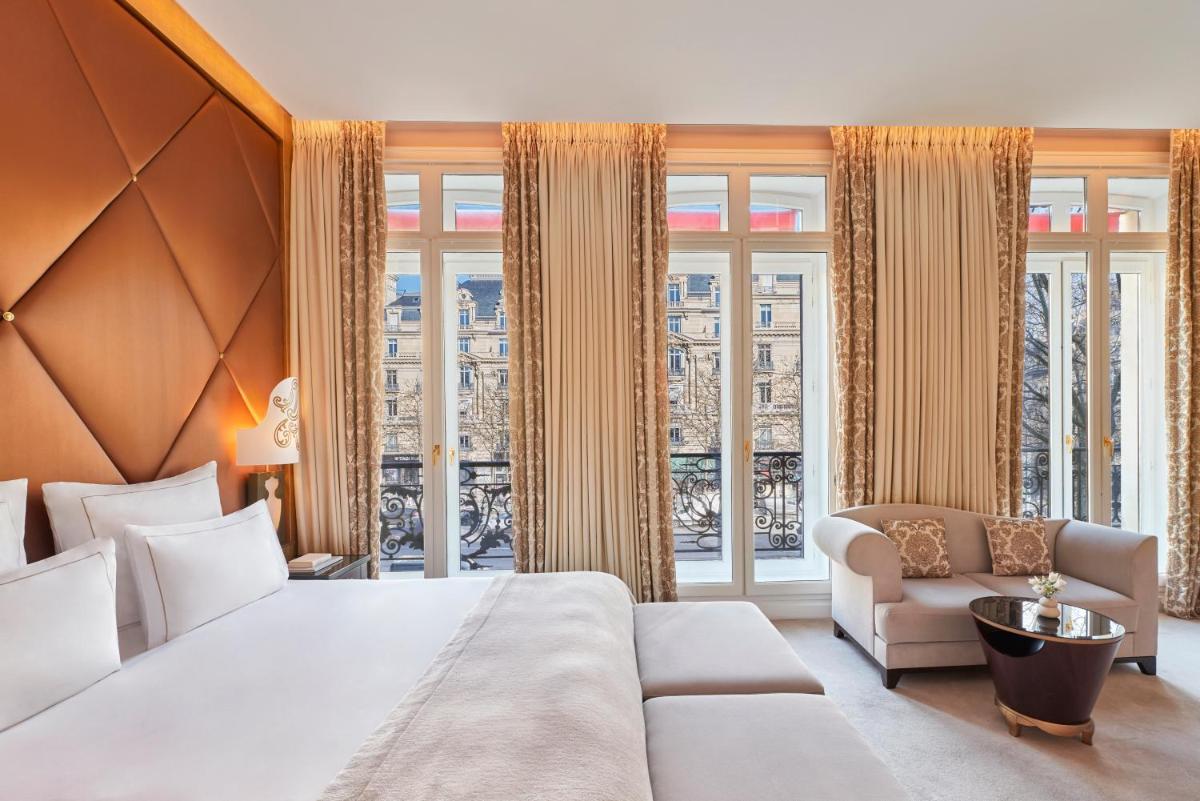 Coin salon dans l'établissement Hôtel Barrière Fouquet's Paris Coin salon dans l'établissement Hôtel Barrière Fouquet's Paris