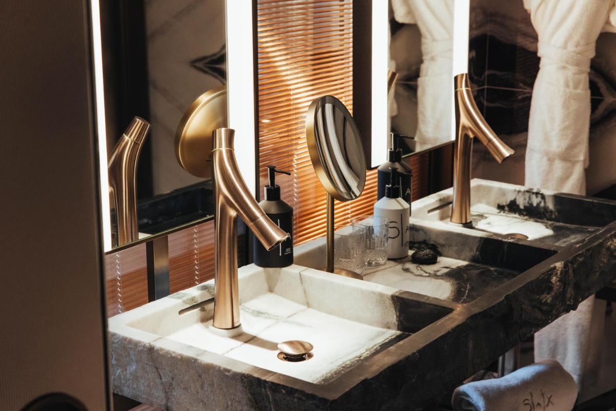 Salle de bains dans l'établissement Hotel SAX Paris, LXR Hotels & Resorts