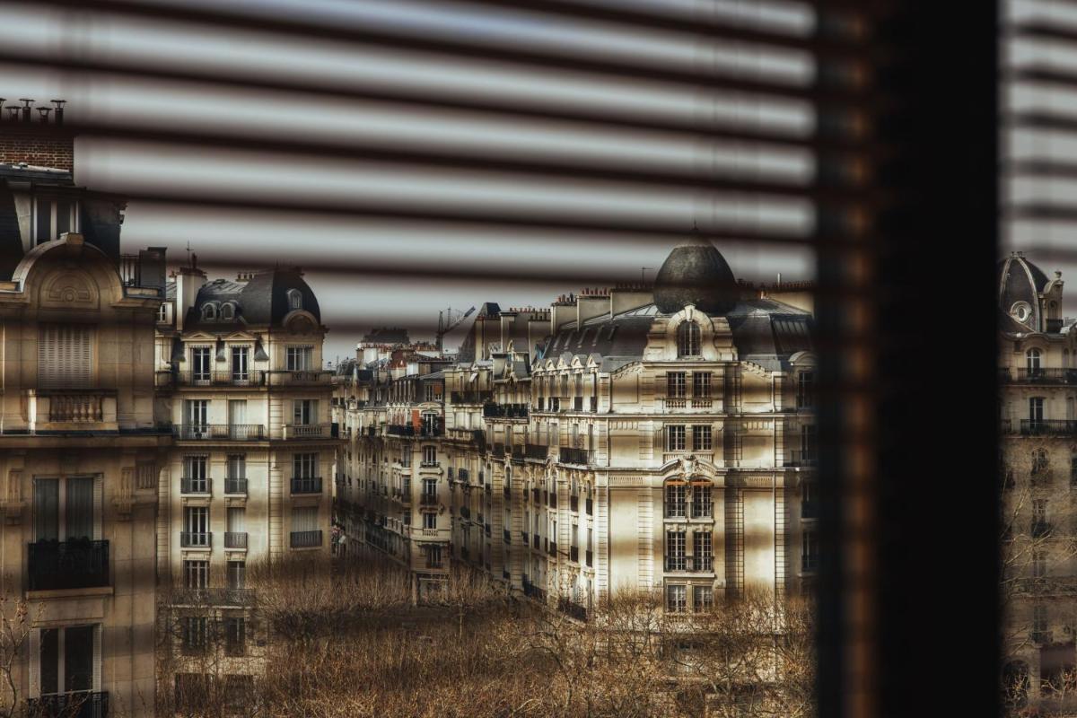 Vue générale sur Paris ou vue de la ville depuis l'hôtel
