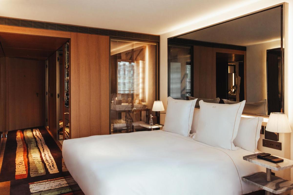 Un ou plusieurs lits dans un hébergement de l'établissement Hotel SAX Paris, LXR Hotels & Resorts