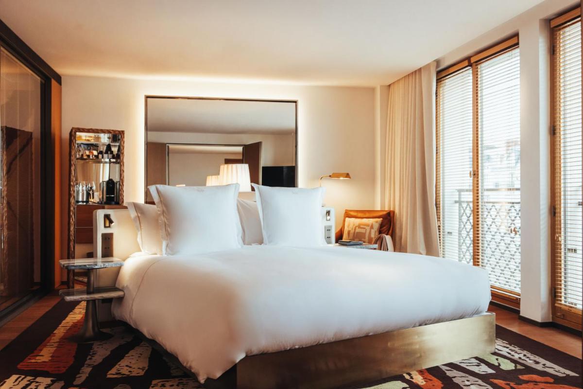 Un ou plusieurs lits dans un hébergement de l'établissement Hotel SAX Paris, LXR Hotels & Resorts