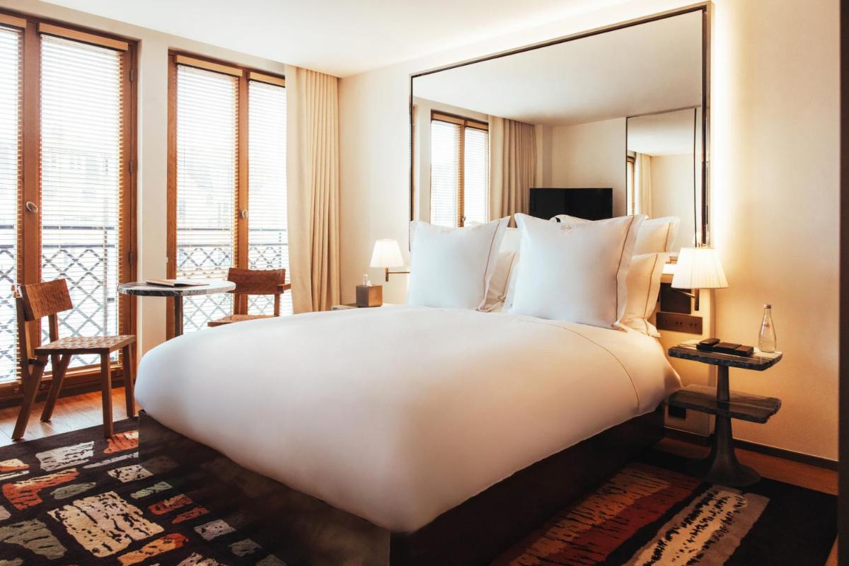 Un ou plusieurs lits dans un hébergement de l'établissement Hotel SAX Paris, LXR Hotels & Resorts