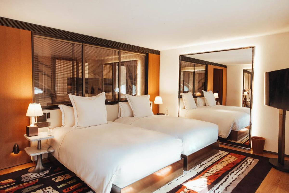 Un ou plusieurs lits dans un hébergement de l'établissement Hotel SAX Paris, LXR Hotels & Resorts