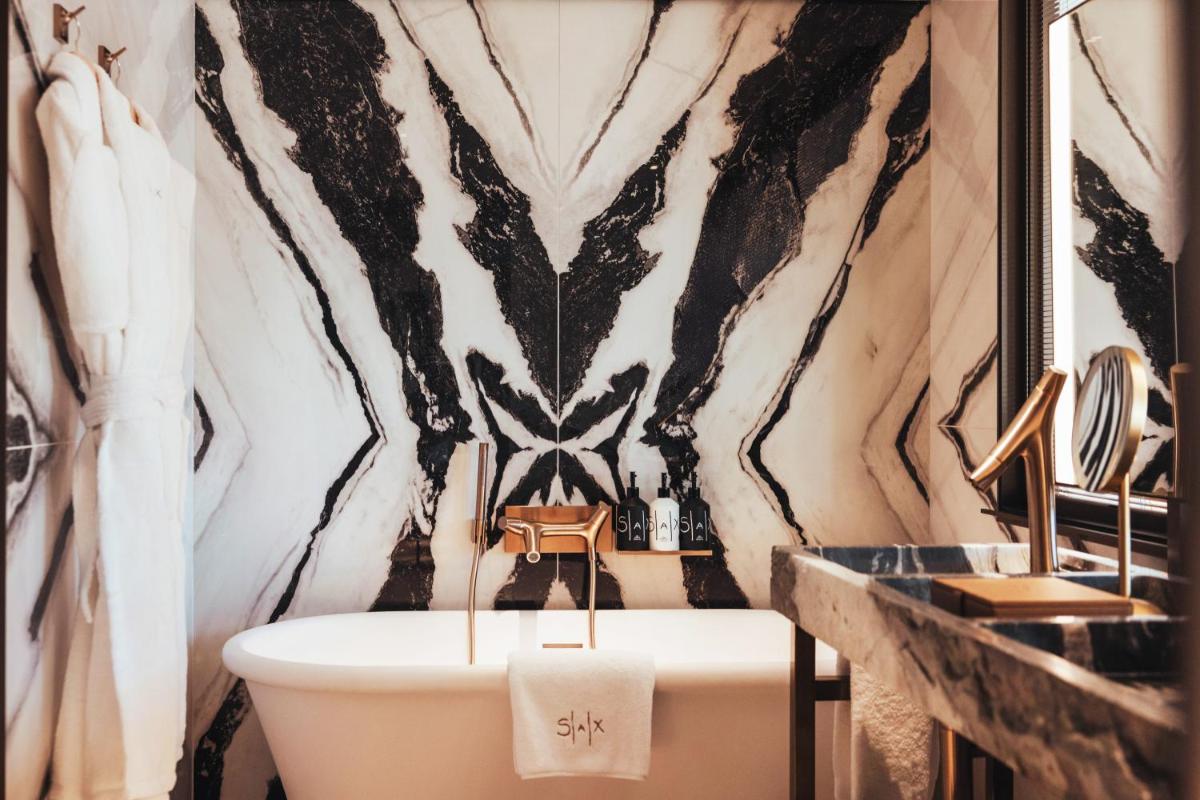 Salle de bains dans l'établissement Hotel SAX Paris, LXR Hotels & Resorts