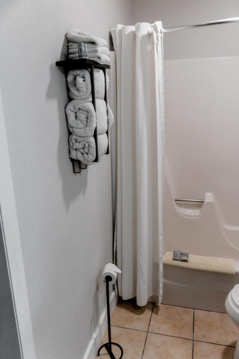 Hotchkiss Inn Motel - Housity