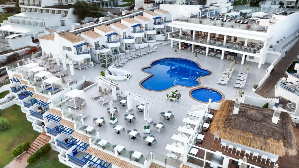 Piscina en o cerca de Parque Nereida Suites Hotel
