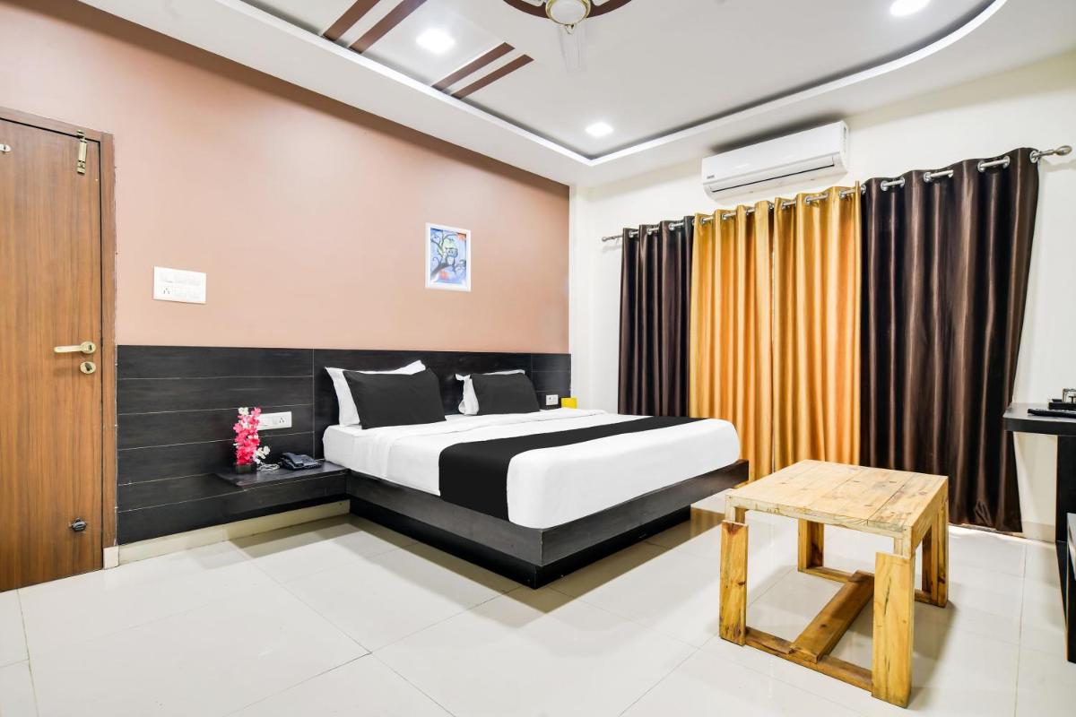 Collection O Santushti Hotel & Restaurant - Housity