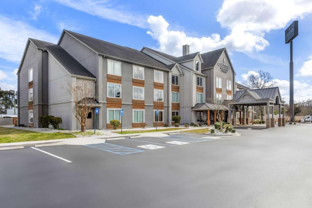 Country Inn & Suites by Radisson, Savannah I-95 North, GA - Housity