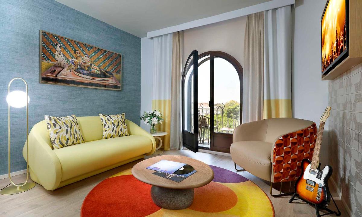 Zona de estar de Hard Rock Hotel Marbella - Puerto Banús