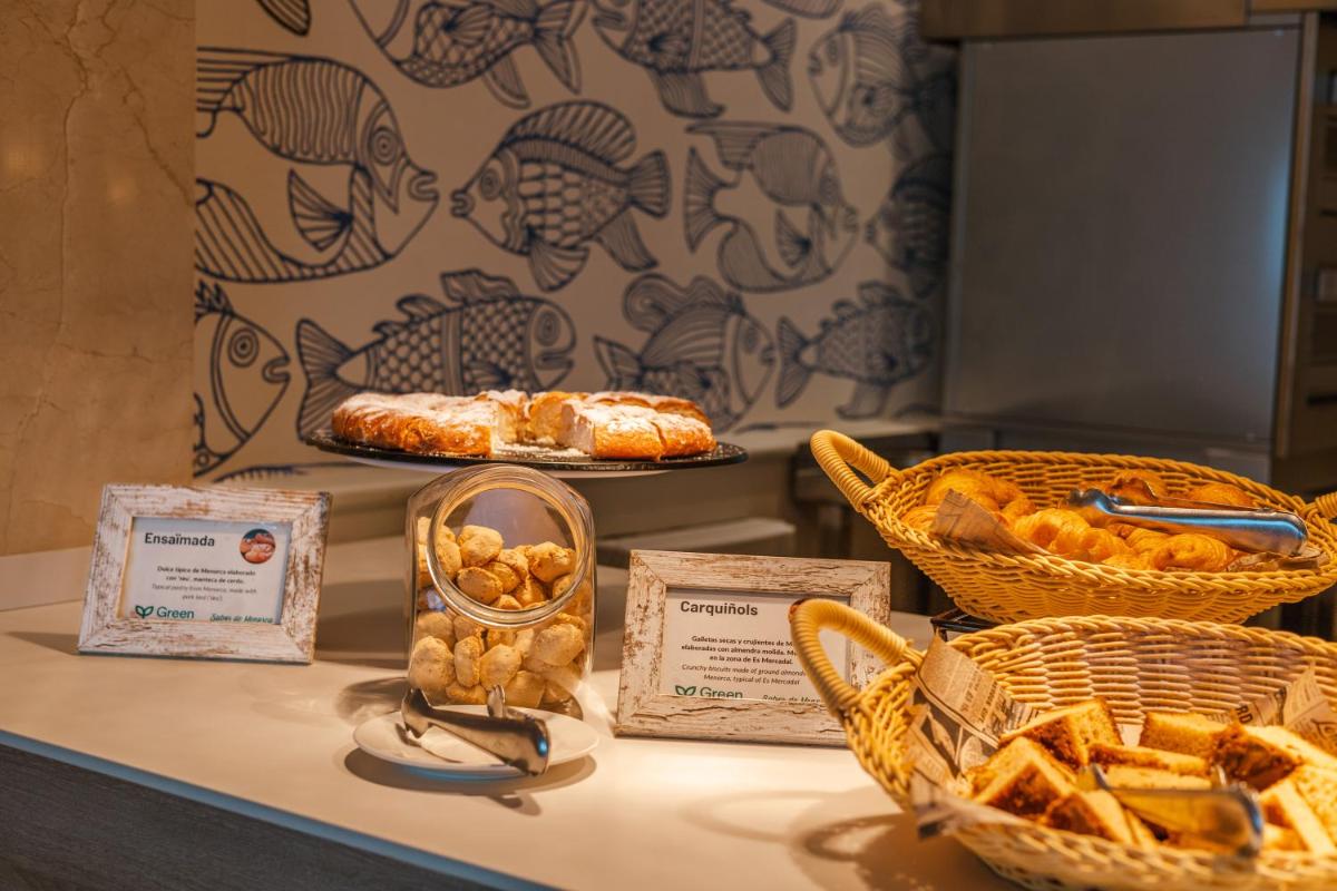 Comida en o cerca de este hotel