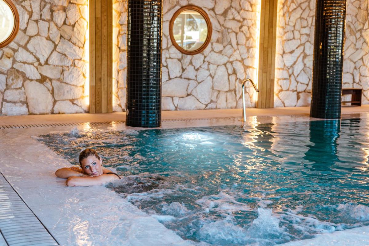 Piscina en o cerca de Seth Santo Tomás