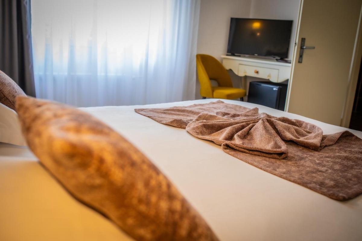 Un ou plusieurs lits dans un hébergement de l'établissement Alexain Hotel Restaurant & Wellness - Colmar Ouest