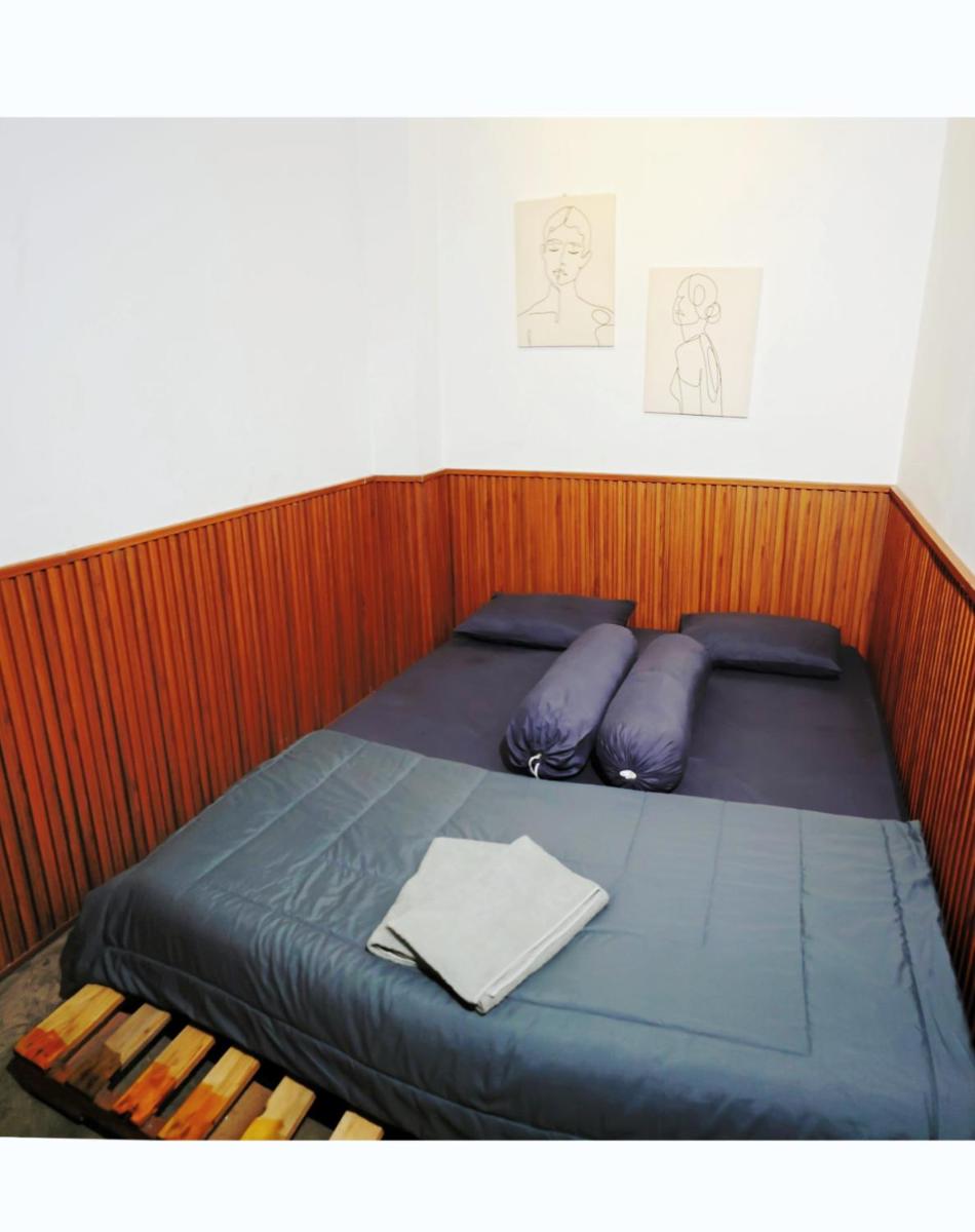 Cilacap Guest House , Penginapan lokasi strategis di Depan terminal bus cilacap - Housity