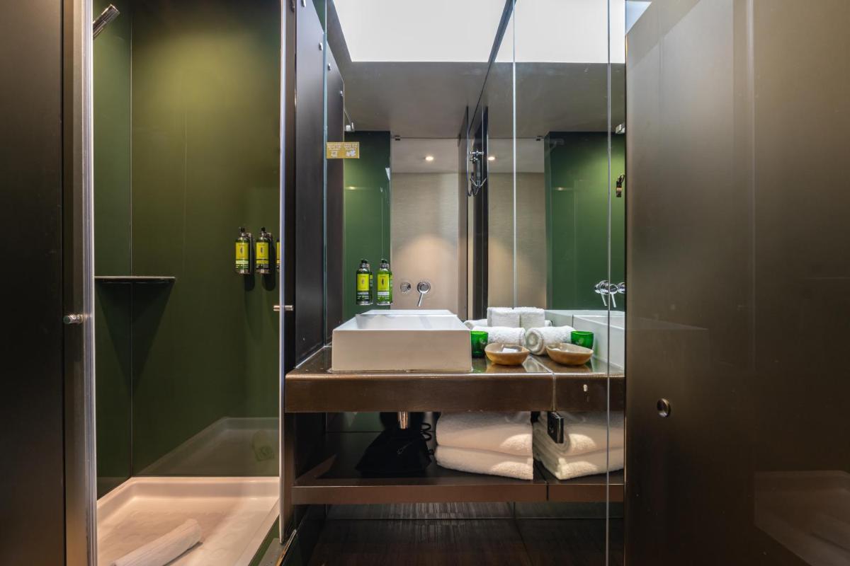 Uma casa de banho em Figueira by The Beautique Hotels & Spa