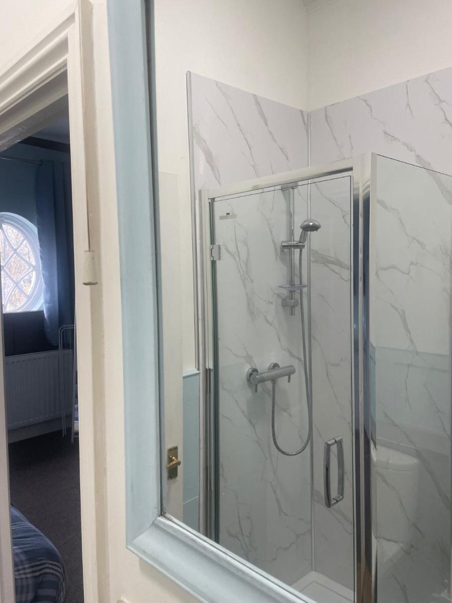 Crockets Hotel - Housity