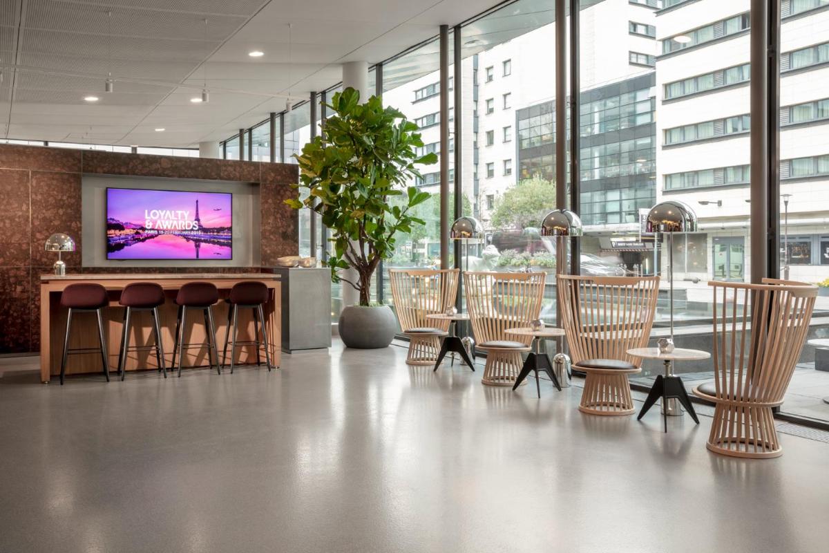 Télévision ou salle de divertissement dans l'établissement Pullman Paris Centre - Bercy