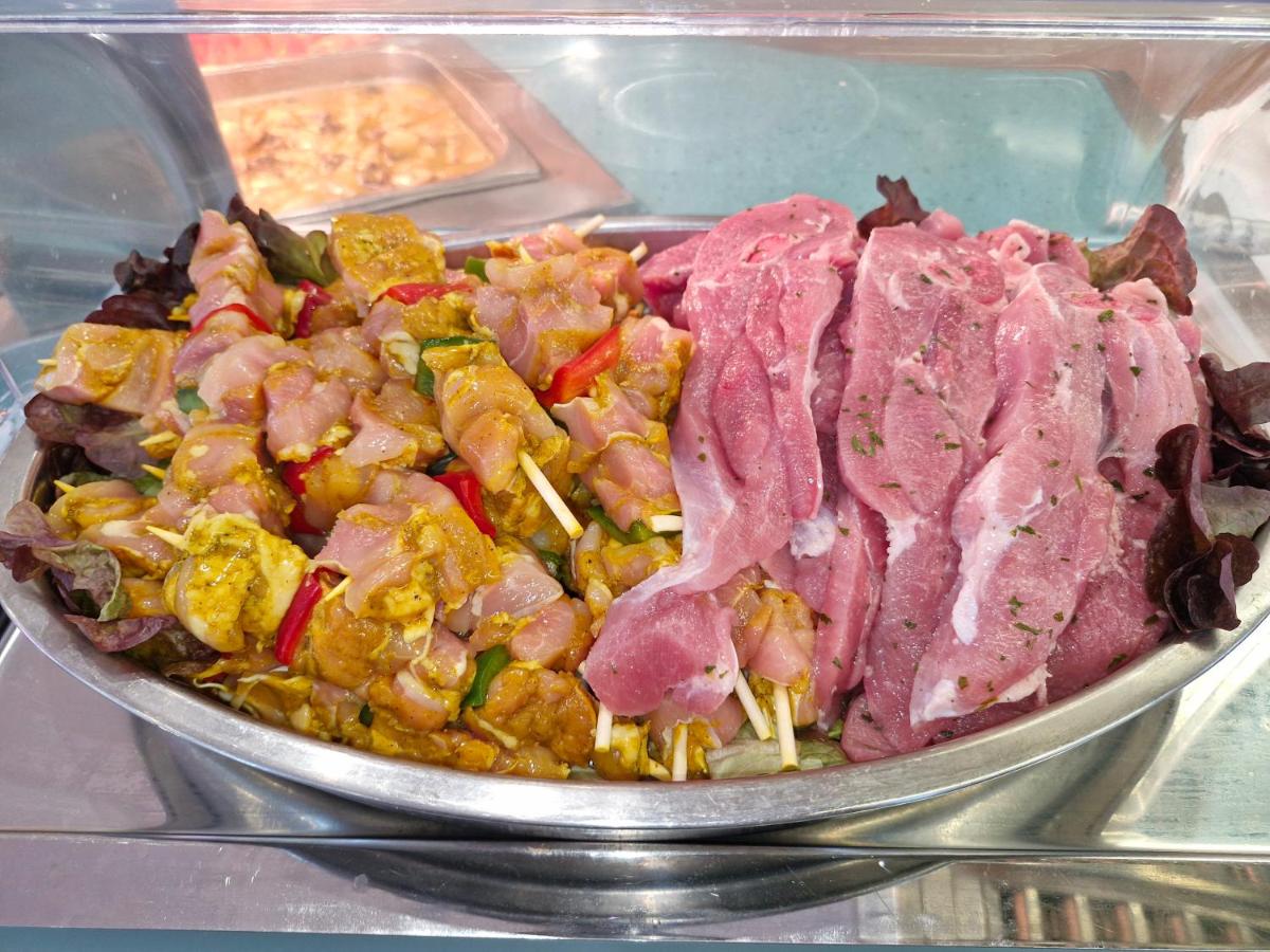Comida en o cerca de este hotel
