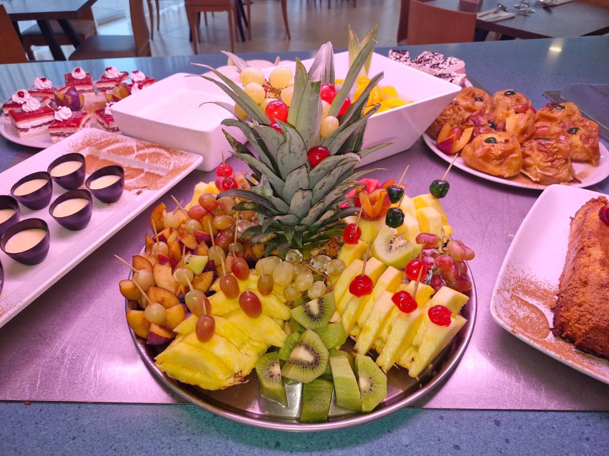 Comida en o cerca de este hotel