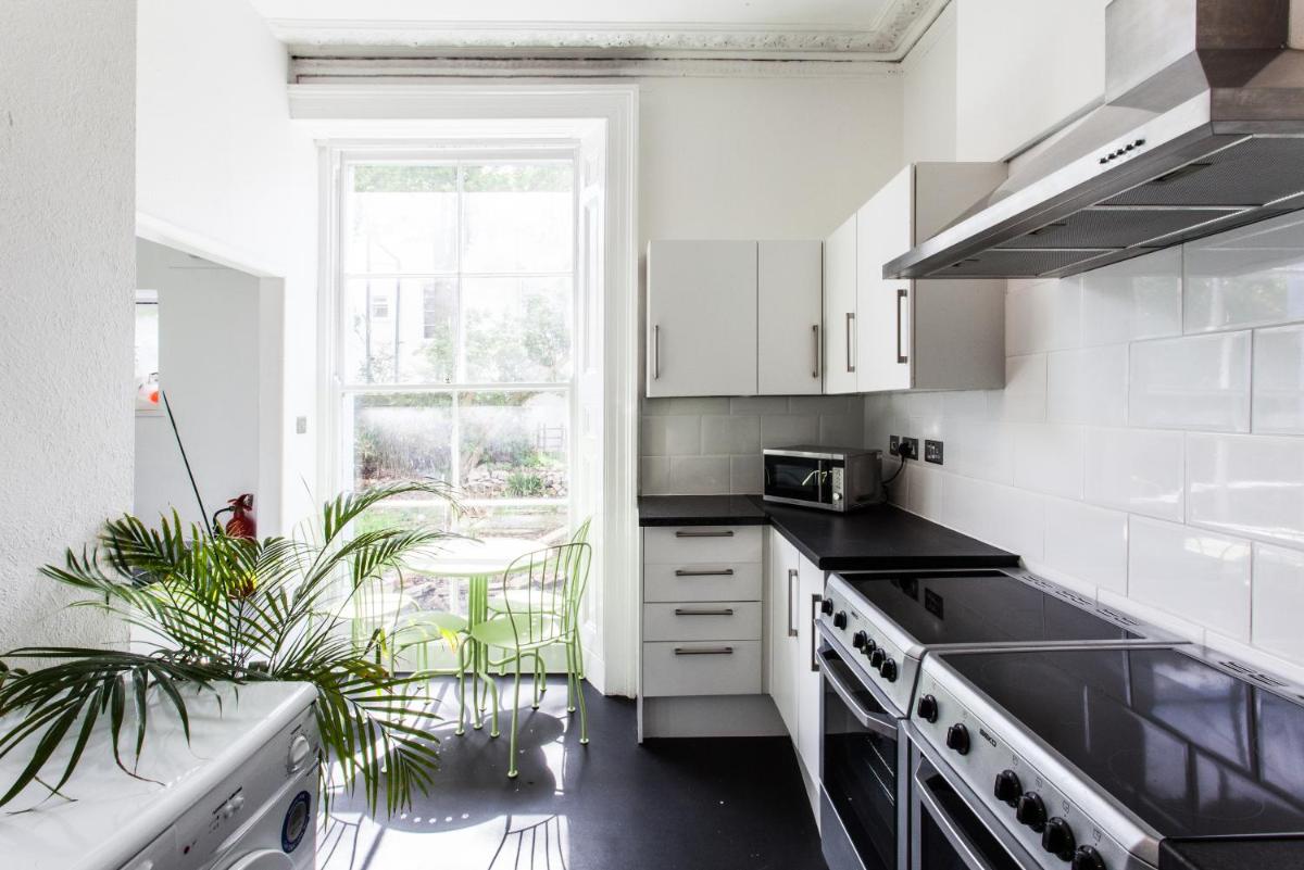 No 2 Georgian Shared House - By Clifton Short Lets - Housity