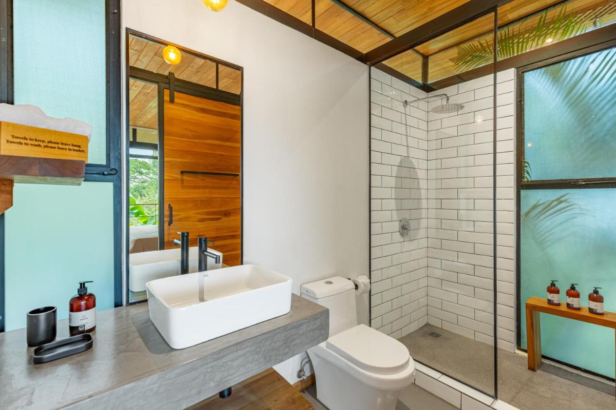 The Green House, Santa Teresa - Adults Only - Housity