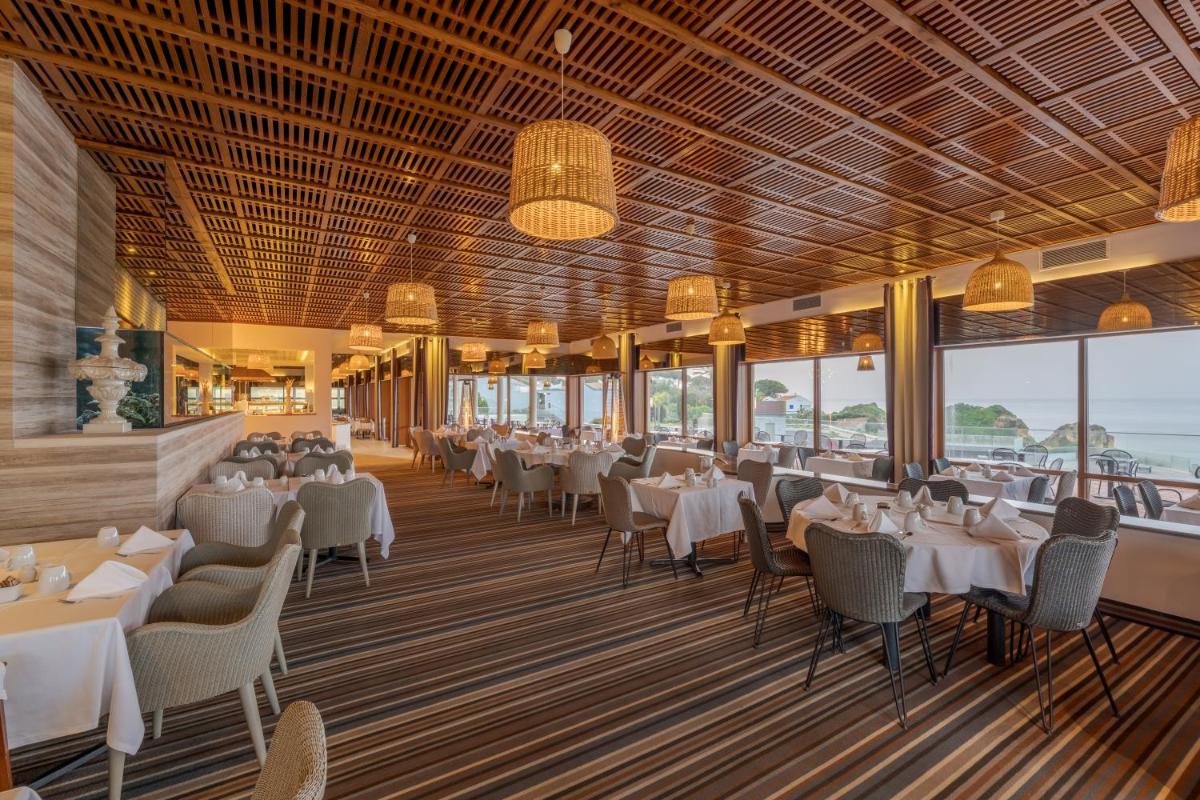 Um restaurante ou outro lugar para comer em Pestana Alvor Praia Premium Beach & Golf Resort