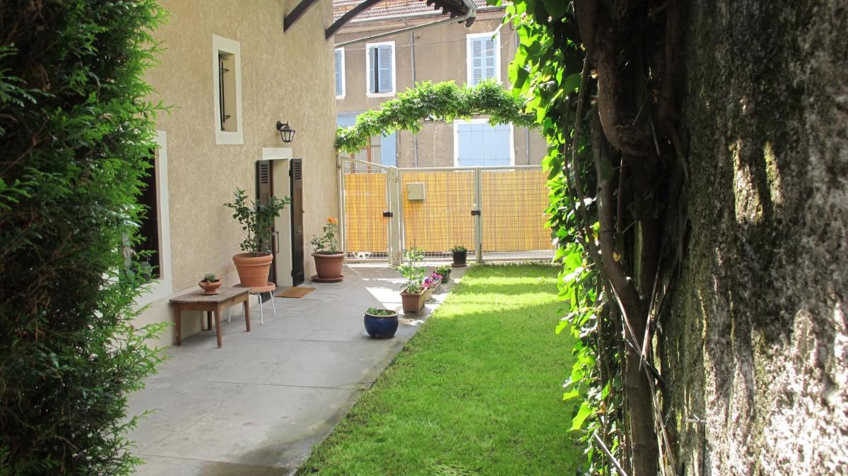 Au pied des Alpes - Housity