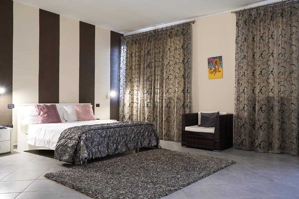 Hotel Saturday - Housity