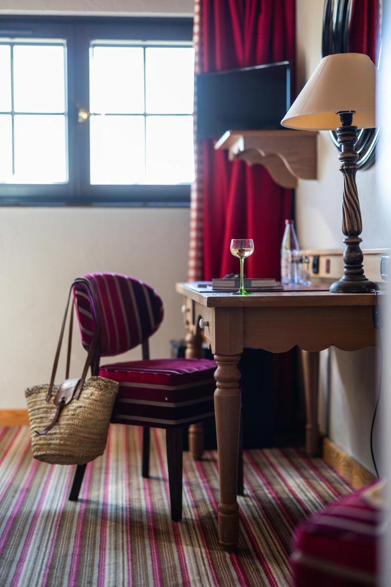 Coin salon dans l'établissement Hôtel Arnold